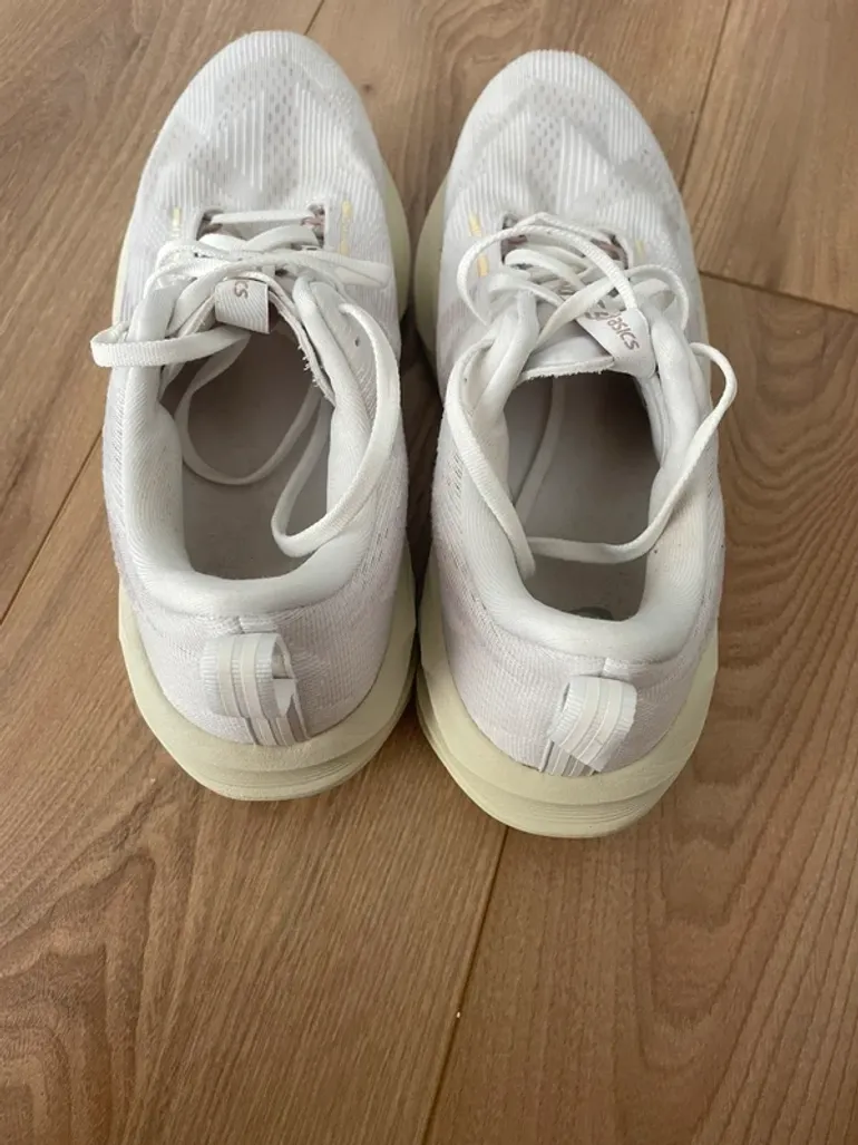 Used Asics Novablast 5 bike — image 6 of 8