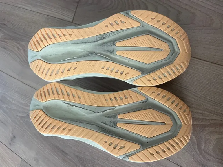 Used Asics Novablast 5 bike — image 7 of 8