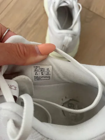 Used Asics Novablast 5 bike — image 8 of 8