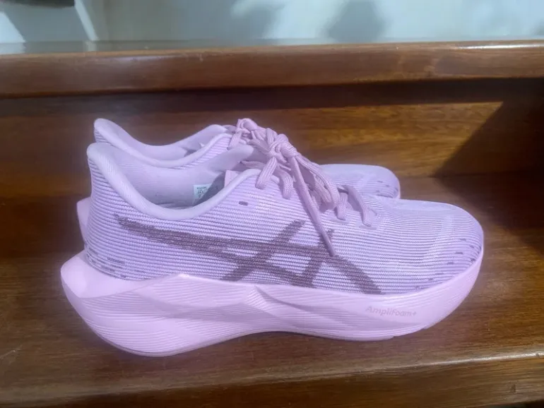 Asics Novablast 6 GS bike d'occasion — image 3 sur 9