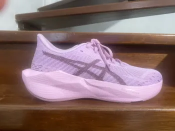 Asics Novablast 6 GS bike d'occasion — image 2 sur 9