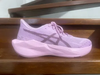 Asics Novablast 6 GS bike d'occasion — image 1 sur 9