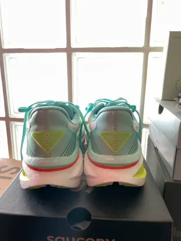 Tweedehands Saucony Endorphin Azura bike — afbeelding 4 van 6