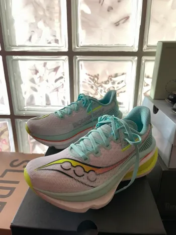 Gebrauchtes Saucony Endorphin Azura bike — Bild 1 von 6
