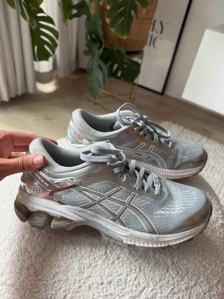 Asics Gel-Kayano 28 bike d'occasion — image 2 sur 5
