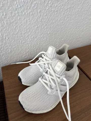 Käytetty Adidas Ultraboost Running Shoes