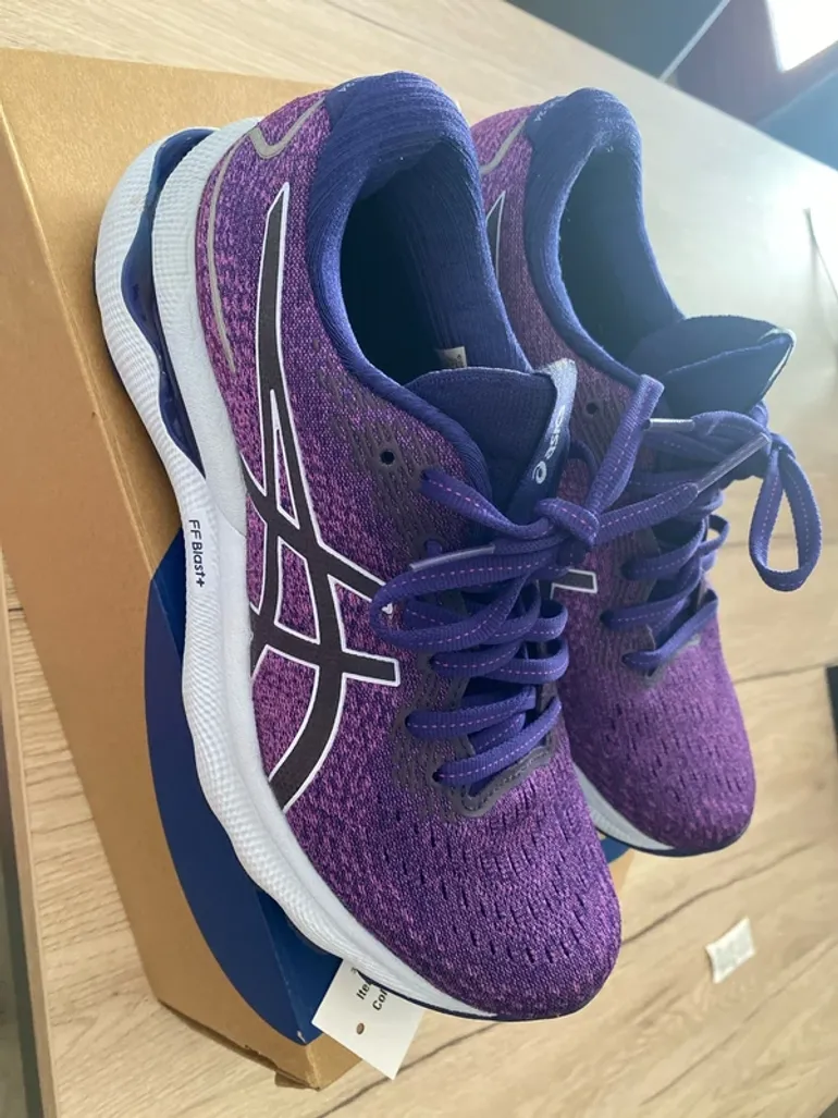 Used Asics Gel Nimbus 24 bike — image 3 of 7