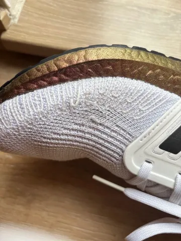 Použité Adidas Sneakers weis mit Glitzer und bunter Sohle bike — obrázek 9 z 9