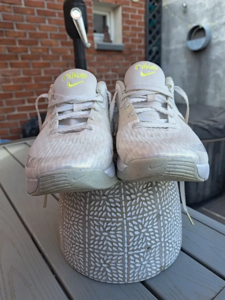 Used Nike Zoom Bella 6 bike — image 2 of 13