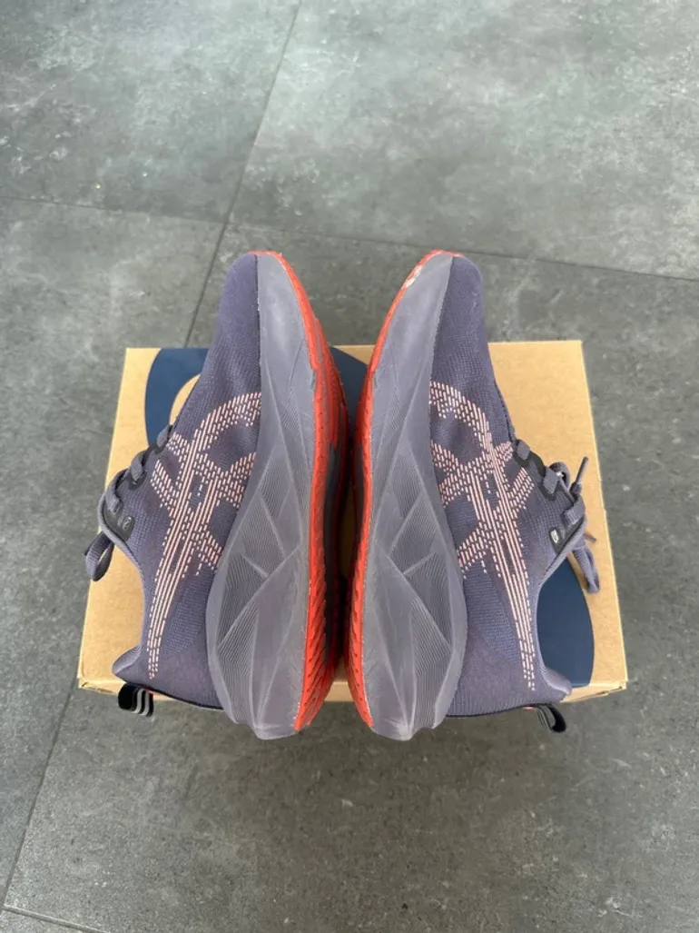 Used Asics Novablast 5 bike — image 5 of 7