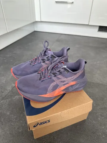 Używany Asics Novablast 5 Running Shoes