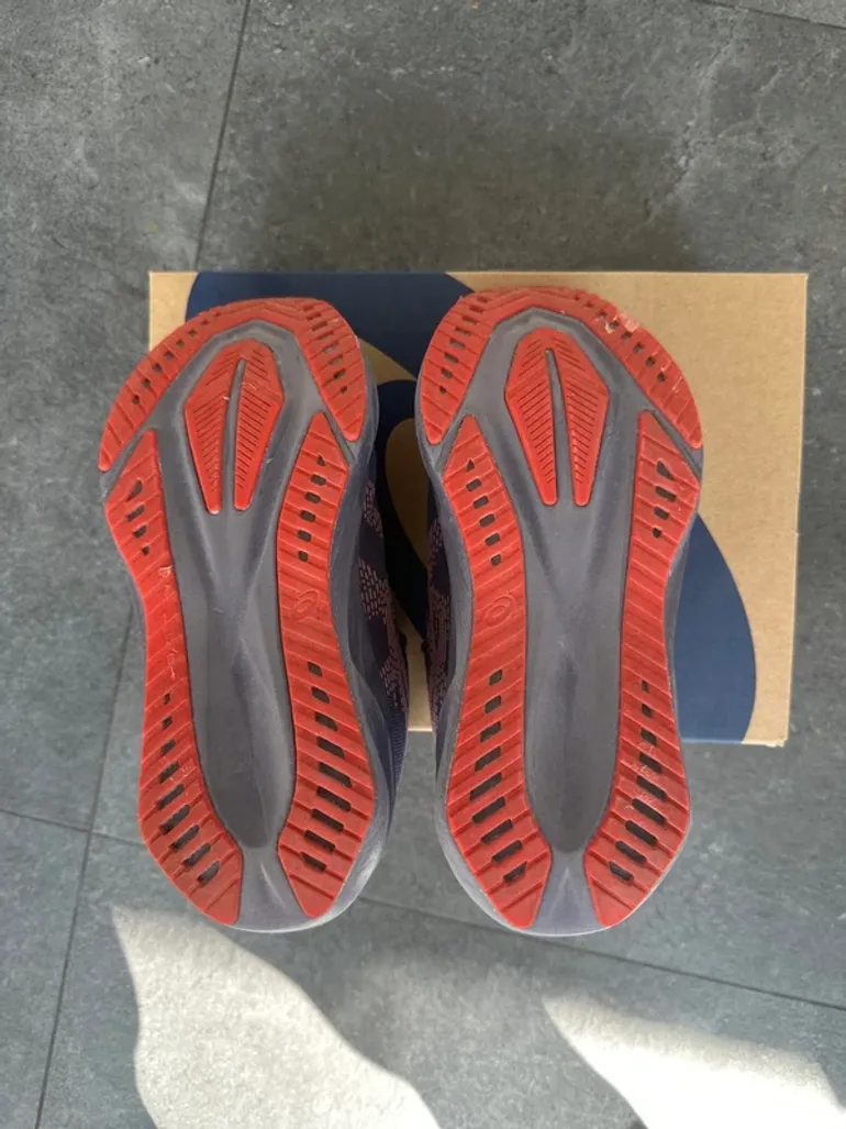 Used Asics Novablast 5 bike — image 4 of 7
