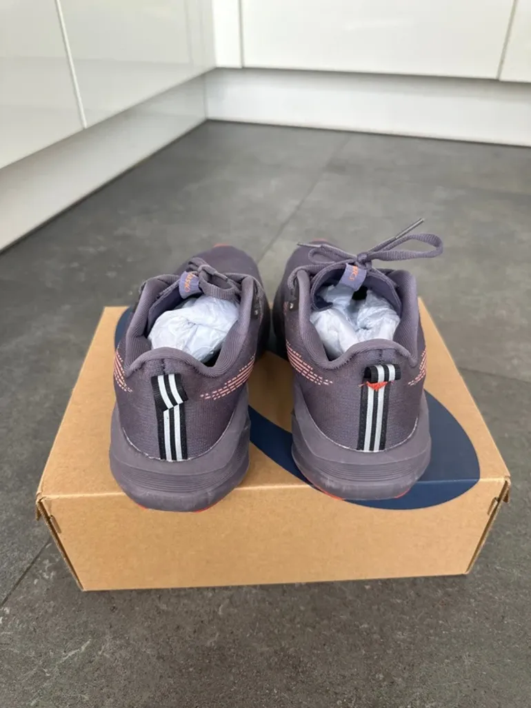 Used Asics Novablast 5 bike — image 3 of 7
