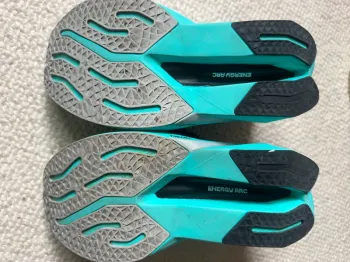 Použité New Balance FuelCell SuperComp Trainer v3 bike — obrázek 8 z 9