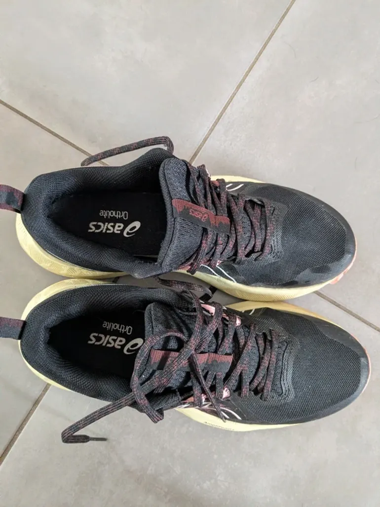 Used Asics Trailrunning Shoes bike — image 2 of 6