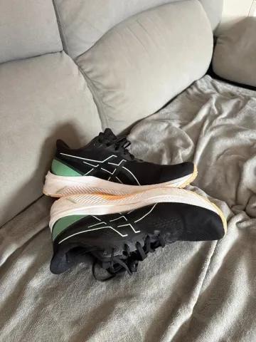 Used Asics Running Shoes bike — image 3 of 4