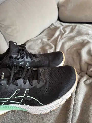 Used Asics Running Shoes bike — image 2 of 4