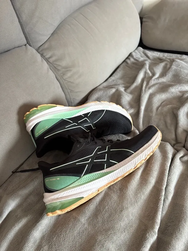 Used Asics Running Shoes bike — image 4 of 4