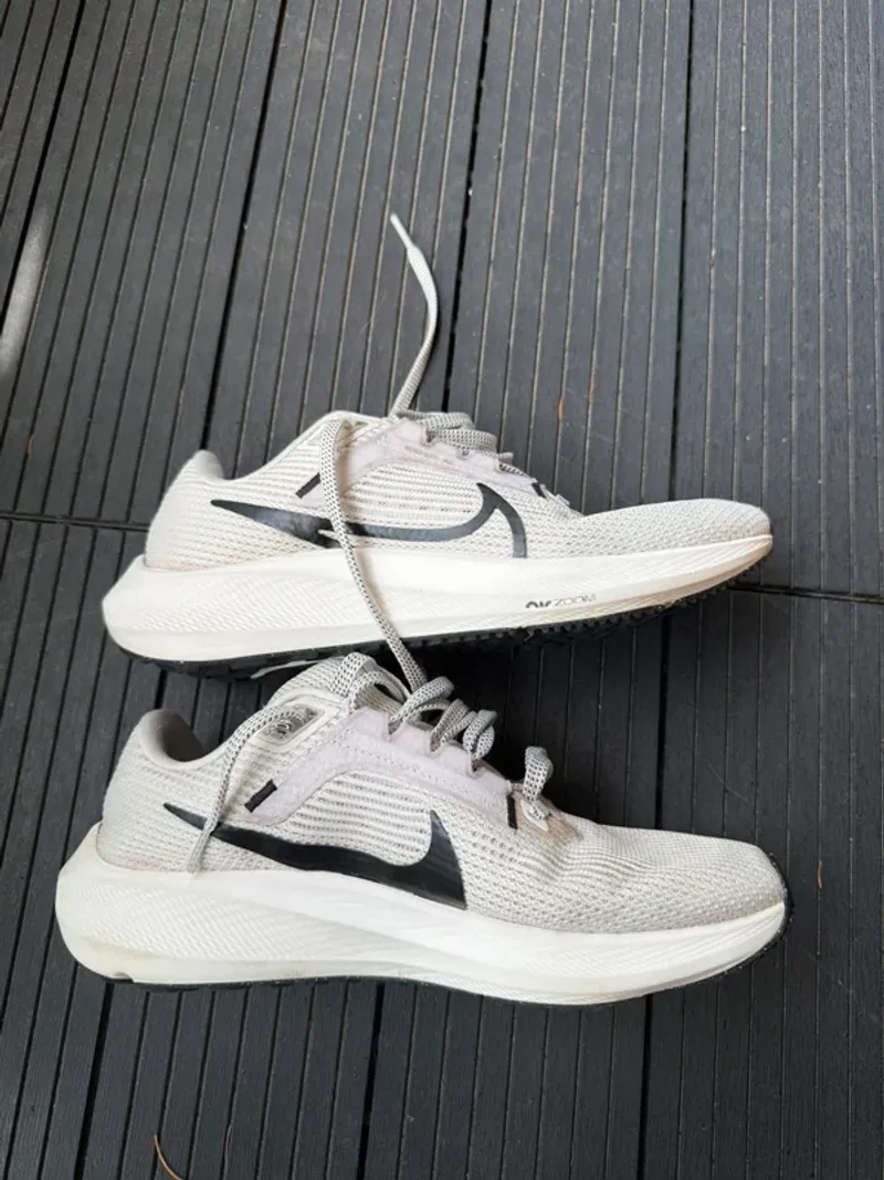 Used Pegasus Air Zoom 40 Running Shoes