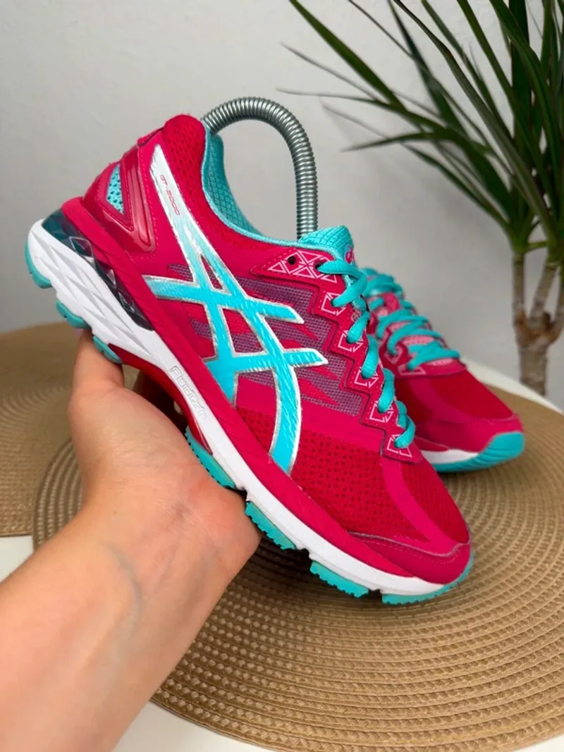 Used Ideal Gel GT-2000 4 Running Shoes