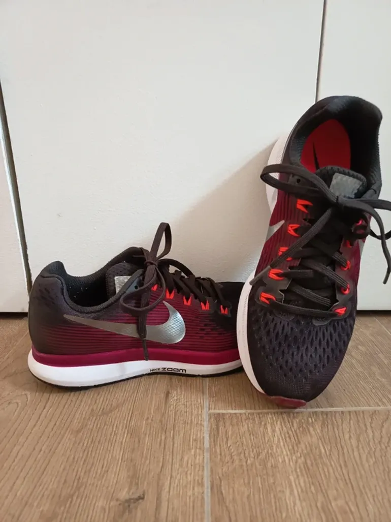 Used Rose Nike Running Baskets bike — image 1 of 7