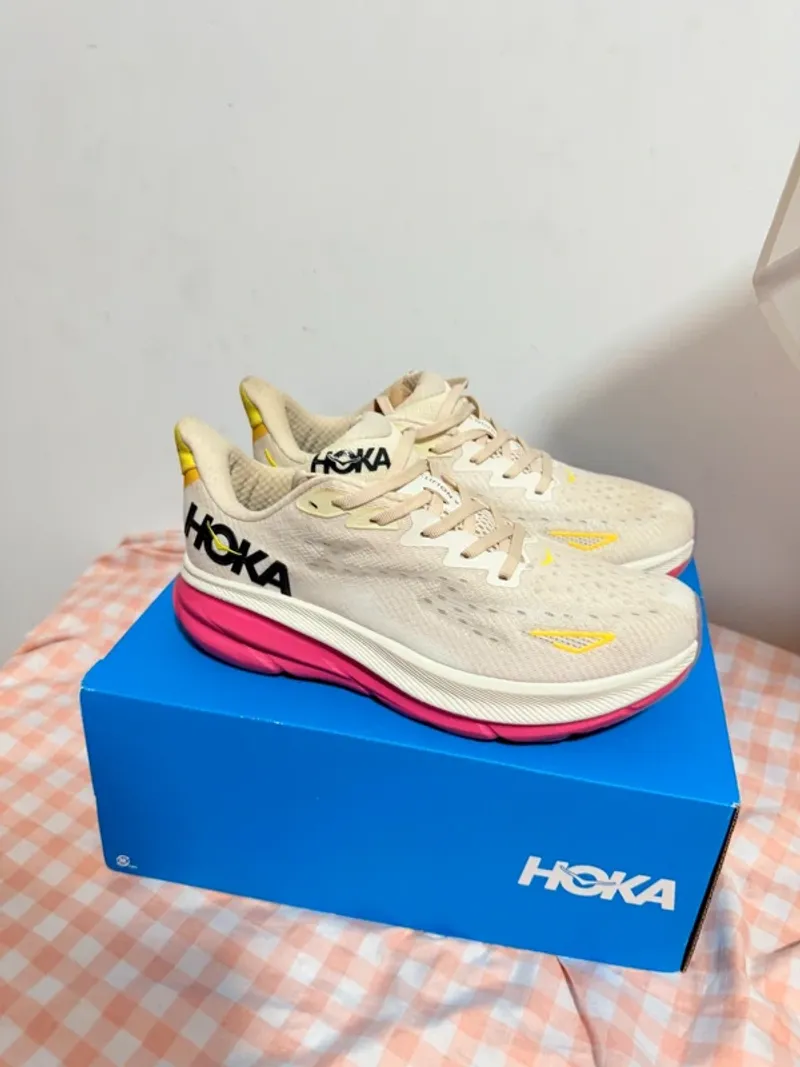 Hoka Clifton 9 Running Shoes usato
