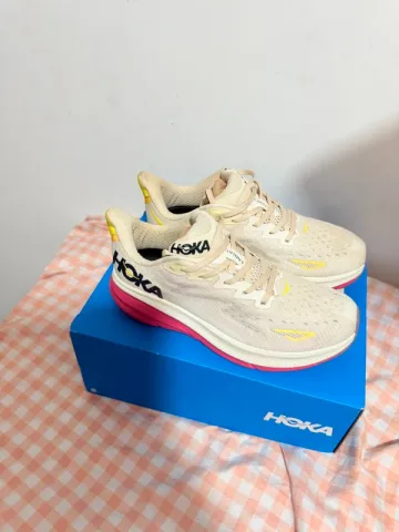 Hoka Clifton 9 bike usato — immagine 5 di 7