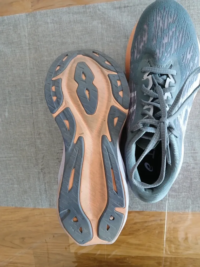Asics Novablast 3 bike d'occasion — image 4 sur 7