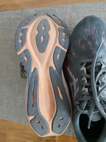 Asics Novablast 3 bike d'occasion — image 5 sur 7