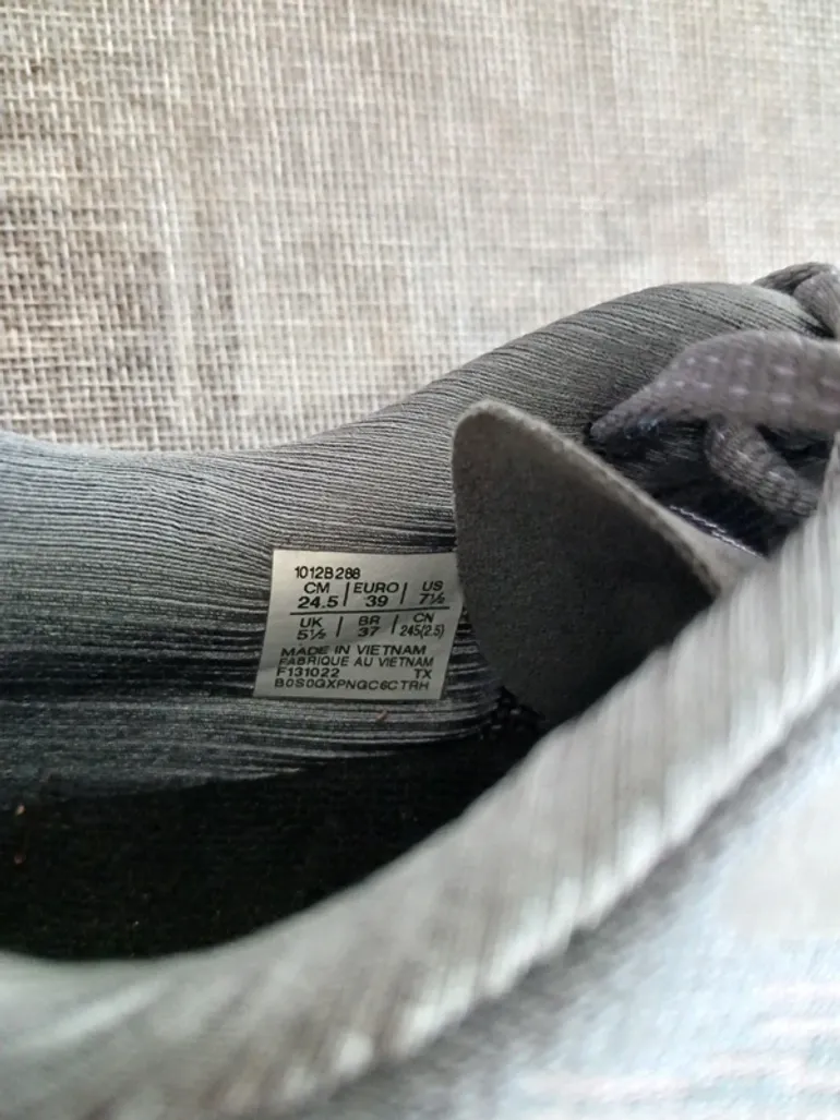 Asics Novablast 3 bike d'occasion — image 6 sur 7