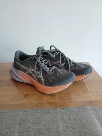 Asics Novablast 3 bike d'occasion — image 1 sur 7