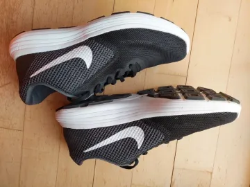 Brugt Nike Sportschuhe Damen bike — billede 1 af 4