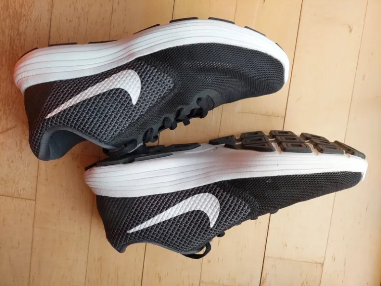 Brugt Nike Sportschuhe Damen bike — billede 1 af 4