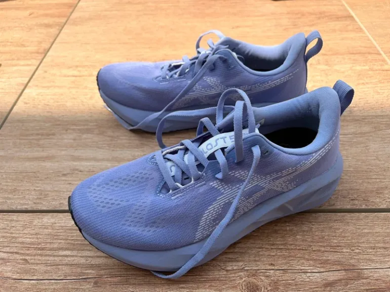 Used Asics Novablast 5 bike — image 2 of 4