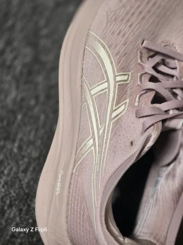 Used Asics Gel-Nimbus 27 Running Shoes