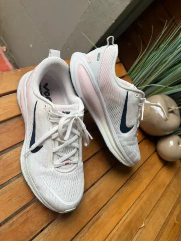 Gebrauchtes Nike Vomero 18 Running Shoes