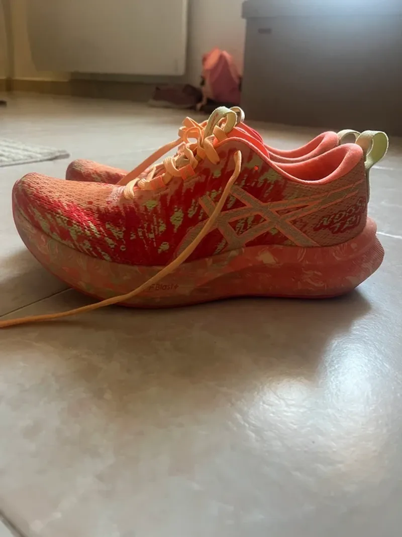 Used Orange Noosa Tri 16 Running Shoes