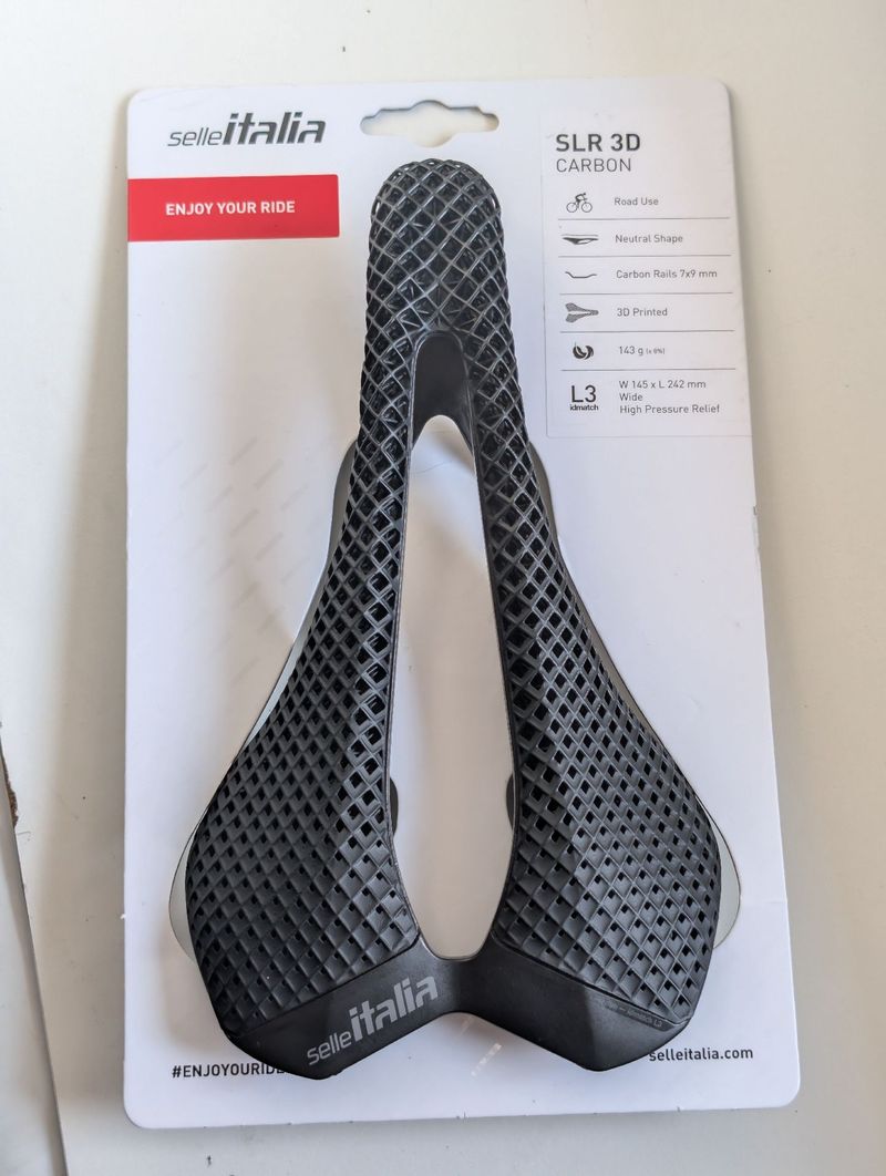 Used Selle Italia SLR Boost 3D carbon Saddles & Seatposts