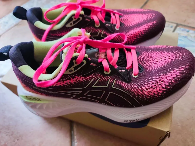 Used Wilson Gel-Cumulus 25 Running Shoes