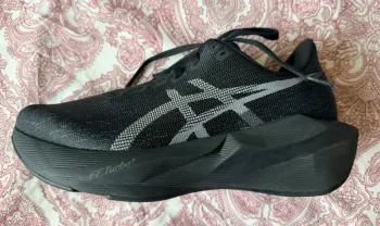 Used Asics Novablast 6 bike — image 3 of 6