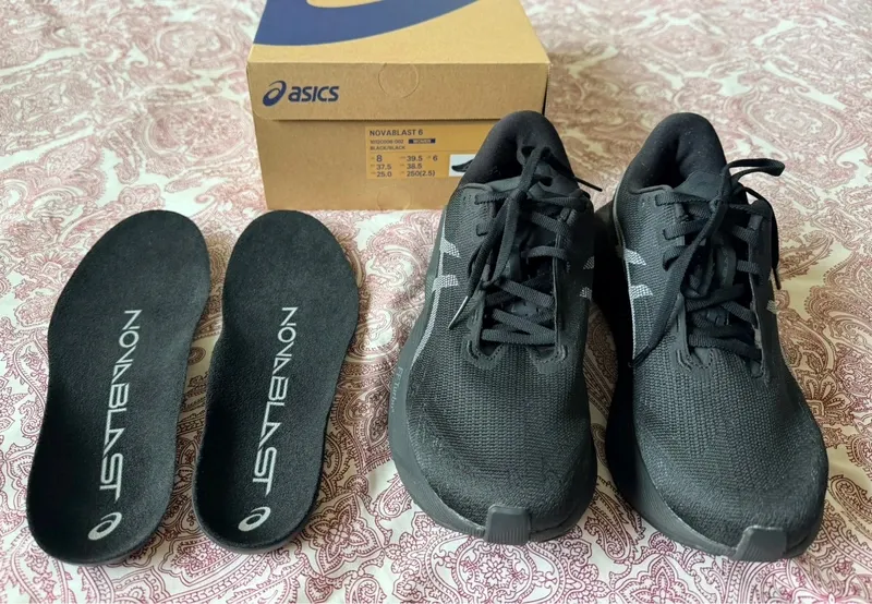 Used Asics Novablast 6 Running Shoes