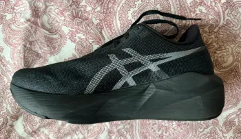 Used Asics Novablast 6 bike — image 2 of 6