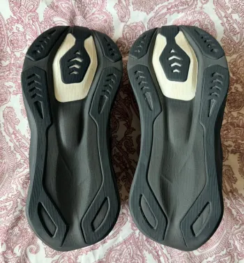 Used Asics Novablast 6 bike — image 4 of 6