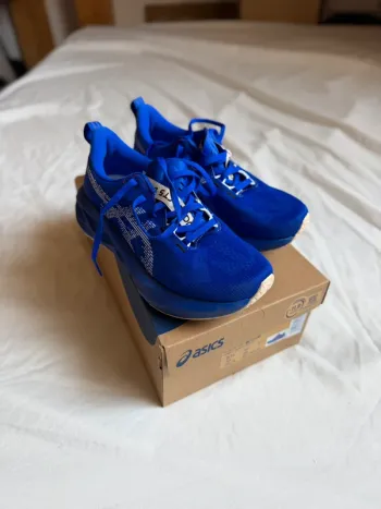 Używany Asics Novablast 5 bike — zdjęcie 2 z 6