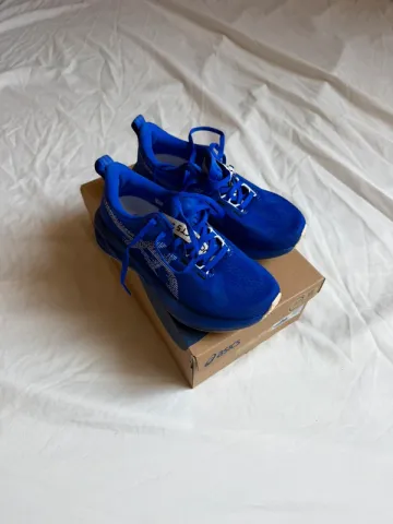 Used Asics Novablast 5 Running Shoes