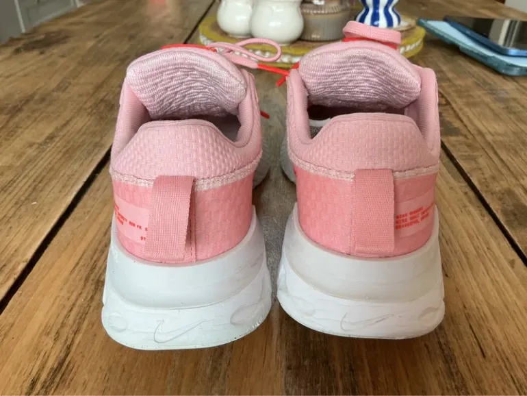 Used Rose Nike Sport Shoes bike — image 3 of 5