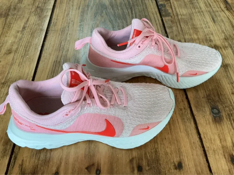 Used Rose Nike Sport Shoes bike — image 2 of 5