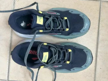 Used Brooks Caldera Running Shoes