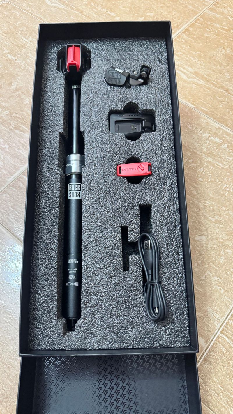 Used RockShox Reverb AXS 31, 6 125mm Saddles & Seatposts