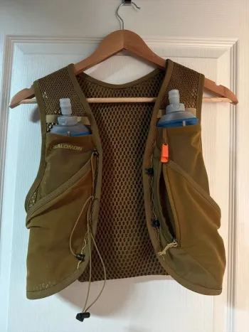 Used Salomon Hydration Vest bike — image 3 of 15